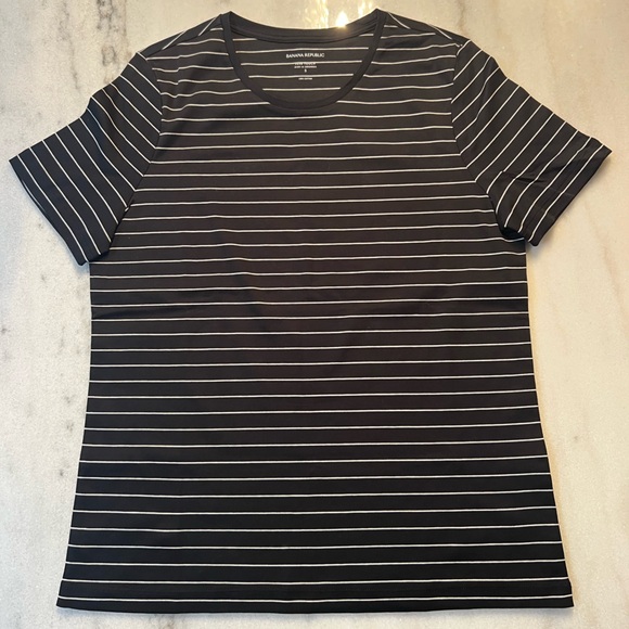 NWOT Banana Republic 100% Cotton Black/White Striped Tee Sz S - Picture 1 of 3
